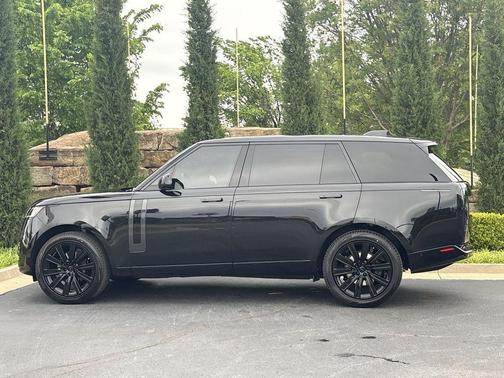 Santorini Black 2026 Land Rover Range Rover P400 SE 7 Seat
