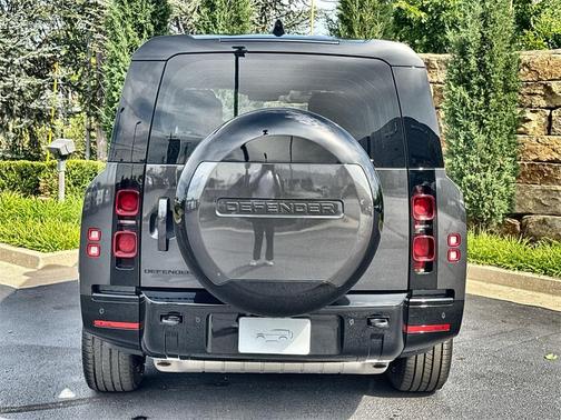 2025 Land Rover Defender P400 X-Dynamic SE