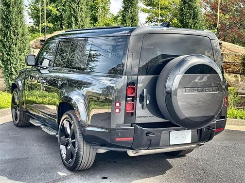 2025 Land Rover Defender P400 X-Dynamic SE