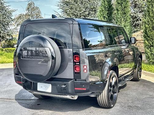 2025 Land Rover Defender P400 X-Dynamic SE