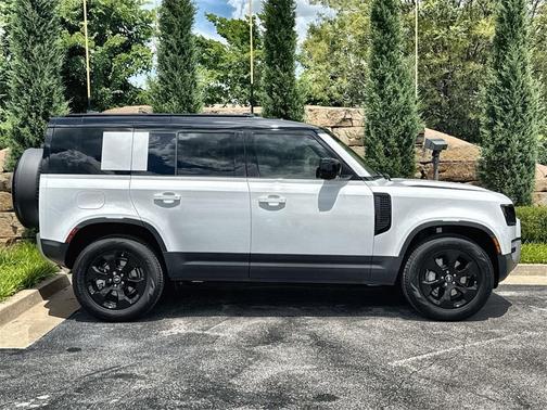 2025 Land Rover Defender P300