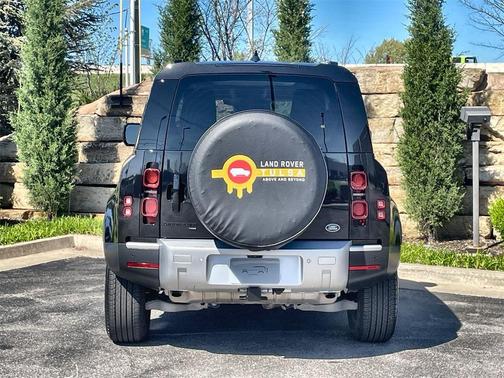 2023 Land Rover Defender SE