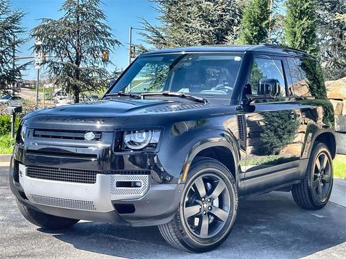 2023 Land Rover Defender SE