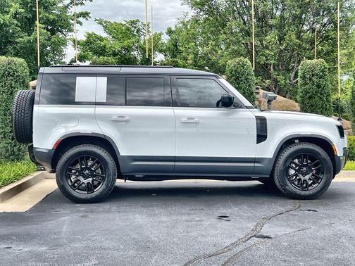 Fuji White 2026 Land Rover Defender P300 S