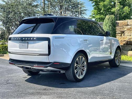 Ostuni Pearl White 2026 Land Rover Range Rover P400 SE