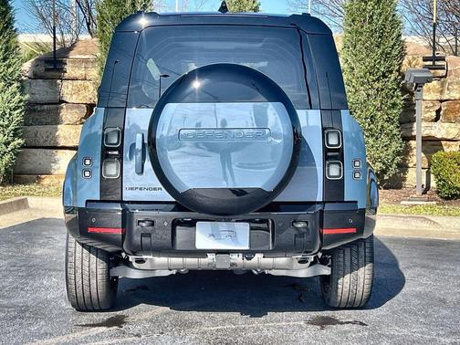 2026 Land Rover Defender P400 X-Dynamic SE