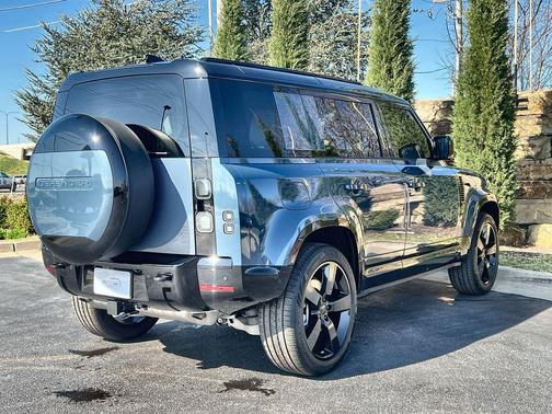 2026 Land Rover Defender P400 X-Dynamic SE