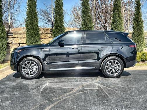 2026 Land Rover Range Rover Sport SE
