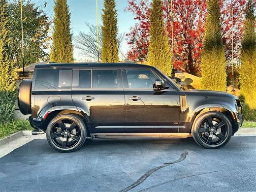 2023 Land Rover Defender 110 V8