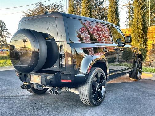 2023 Land Rover Defender 110 V8