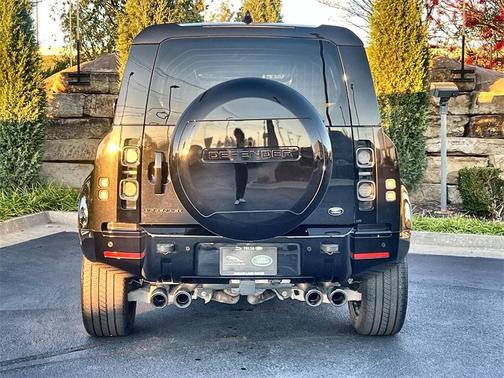 2023 Land Rover Defender 110 V8
