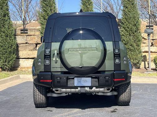 2026 Land Rover Defender P400 X-Dynamic SE