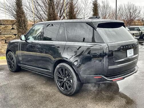 2025 Land Rover Range Rover P550e SE