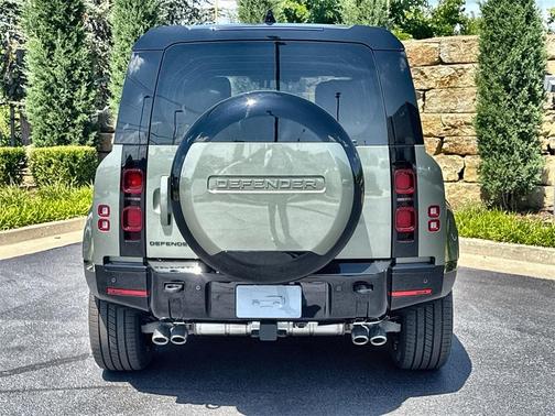 2025 Land Rover Defender P500 X-Dynamic SE