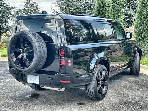 2025 Land Rover Defender P400 X-Dynamic SE