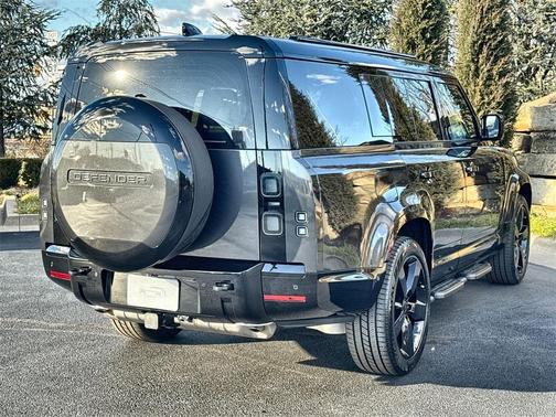 2026 Land Rover Defender 130 X-Dynamic SE