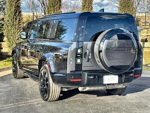 2026 Land Rover Defender 130 X-Dynamic SE