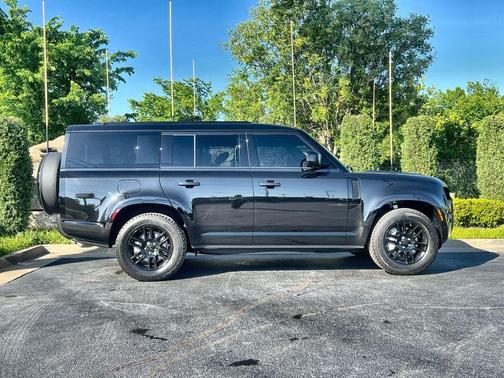 Santorini Black 2026 Land Rover Defender P400 X-Dynamic SE
