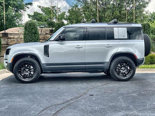 Hakuba Silver 2024 Land Rover Defender P400 S