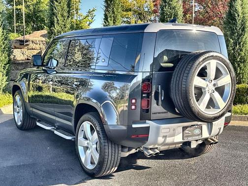 2024 Land Rover Defender P500 SE