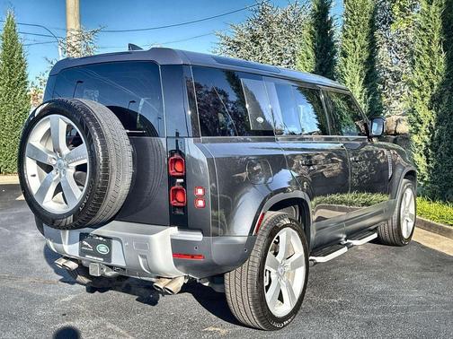2024 Land Rover Defender P500 SE