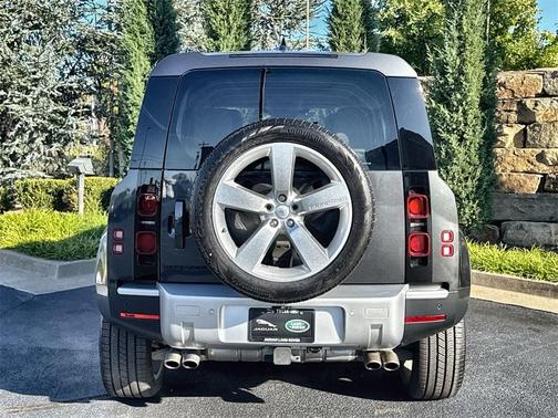 2024 Land Rover Defender P500 SE