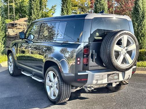 2024 Land Rover Defender P500 SE