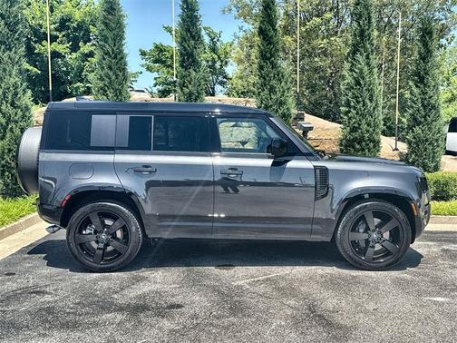 2025 Land Rover Defender P500 X-Dynamic SE