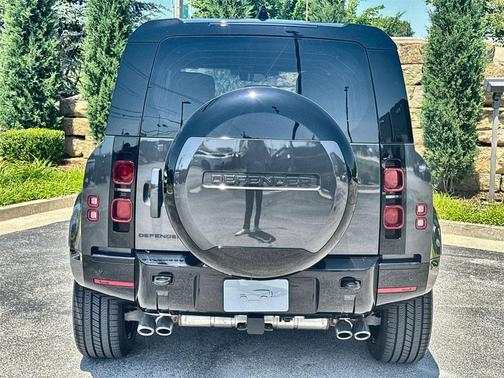 2025 Land Rover Defender P500 X-Dynamic SE