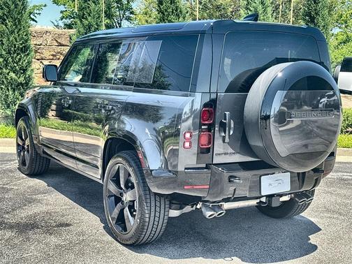 2025 Land Rover Defender P500 X-Dynamic SE