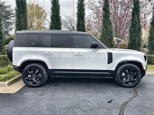 2024 Land Rover Defender P400 X-Dynamic SE