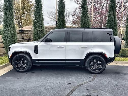 2024 Land Rover Defender P400 X-Dynamic SE