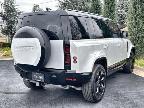 2024 Land Rover Defender P400 X-Dynamic SE