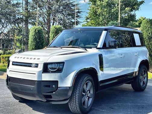 Fuji White 2026 Land Rover Defender P400 X-Dynamic SE