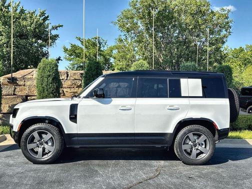 Fuji White 2026 Land Rover Defender P400 X-Dynamic SE