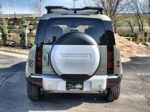 2021 Land Rover Defender 110 SE