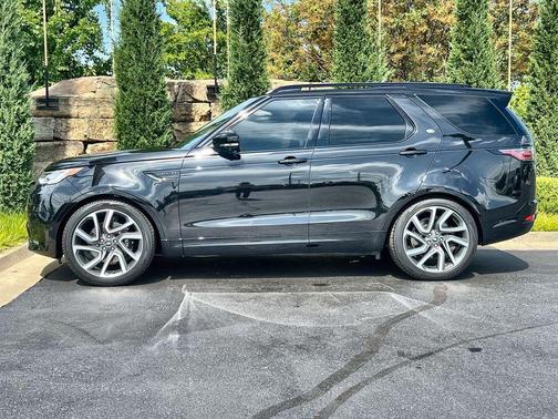 Santorini Black 2025 Land Rover Discovery P360 Metropolitan Edition