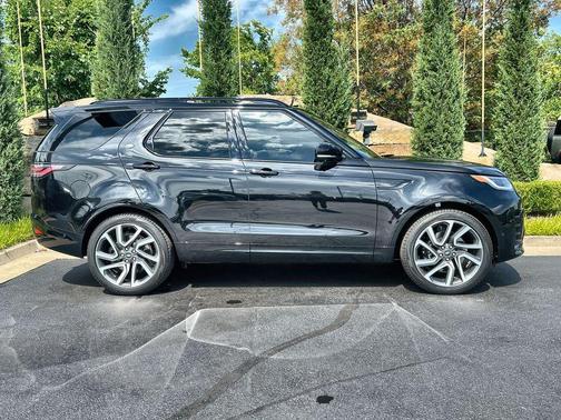 Santorini Black 2025 Land Rover Discovery P360 Metropolitan Edition