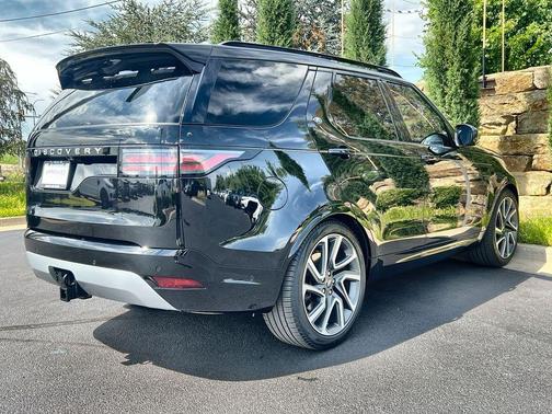 Santorini Black 2025 Land Rover Discovery P360 Metropolitan Edition