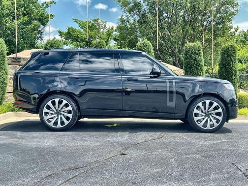 Santorini Black 2026 Land Rover Range Rover P400 SE 7 Seat