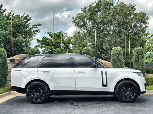 Fuji White 2026 Land Rover Range Rover P400 SE 7 Seat