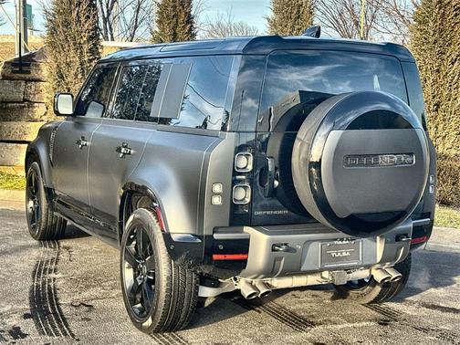 2025 Land Rover Defender P525 V8