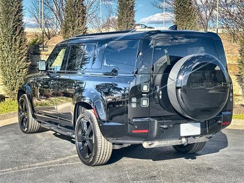 2026 Land Rover Defender 130 X-Dynamic SE