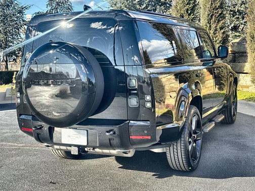 2026 Land Rover Defender 130 X-Dynamic SE