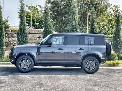 2024 Land Rover Defender P400 X-Dynamic SE