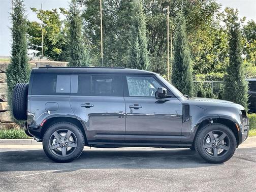 2024 Land Rover Defender P400 X-Dynamic SE