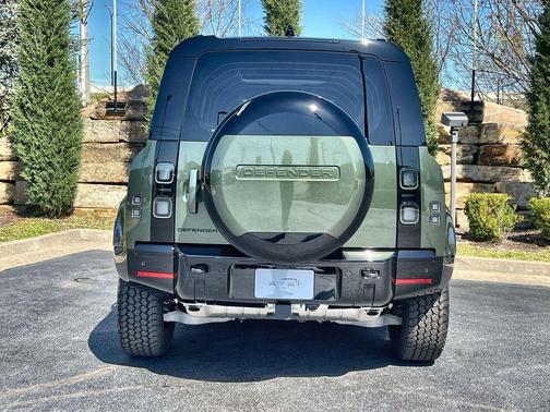 2026 Land Rover Defender P400 X-Dynamic SE