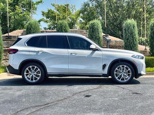 Alpine White 2024 BMW X5 xDrive40i