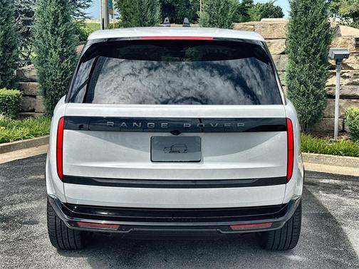 2025 Land Rover Range Rover P550e Autobiography