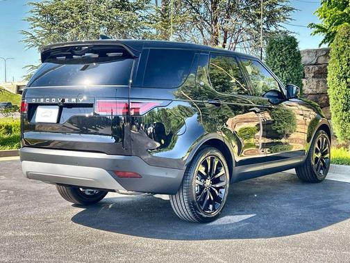 Santorini Black 2026 Land Rover Discovery S